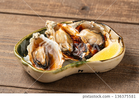 烤牡蠣：一道香氣四溢的冬季海鮮烤菜 136375581