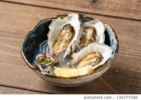 清酒蒸牡蠣－一道能凸顯牡蠣鮮美滋味的日式海鮮料理 136375586