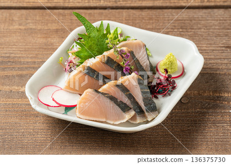 Winter Spanish mackerel sashimi: An elegant Japanese sashimi dish to enjoy in winter 136375730