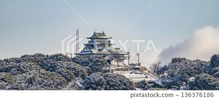 白雪皚皚的小牧山城 136376186
