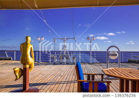 Tasman Sea 136376256
