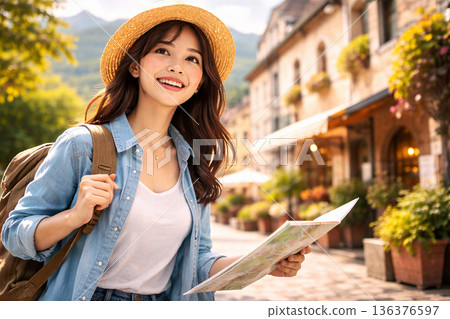 婦女享受旅行 136376597