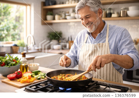 男人度假時做飯 136376599