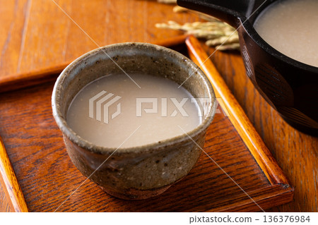 喝甜酒 喝甜酒 136376984