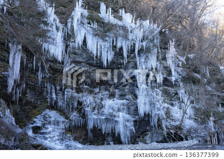 三十個槌槌冰柱 136377399
