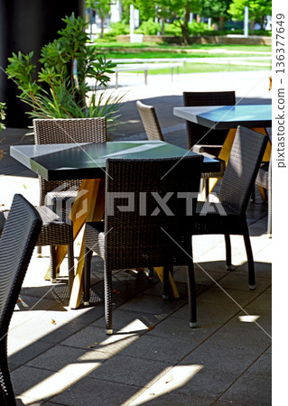 現代咖啡廳露臺餐桌椅套裝 136377649