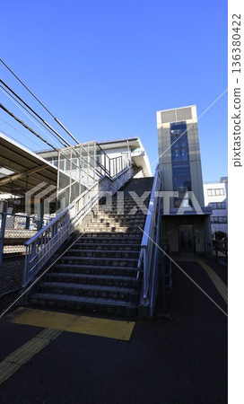 JR總武線東千葉站南出口安裝了電梯。 JR總武線東千葉站南出口安裝了電梯。 136380422