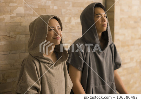 情侶桑拿房圖片 136380482