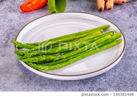 Gourmet steamed green asparagus stems 136381486