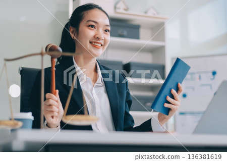 Lawyer explained to the client about the law that must be brought against the court case. 136381619