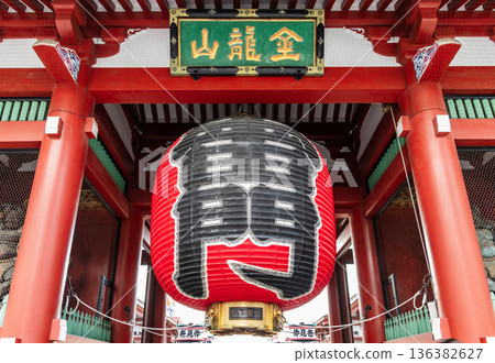 Building view of the Kaminarimon of Kinryu-zan Senso-ji in Asakusa, Tokyo, Japan. The gate, hung with a red lantern, displayed statues of the Shinto gods Fujin and Raijin on both sides. Building view of the Kaminarimon of Kinryu-zan Senso-ji in Asakusa, Tokyo, Japan. The gate, hung with a red lantern, displayed statues of the Shinto gods Fujin and Raijin on both sides. 136382627