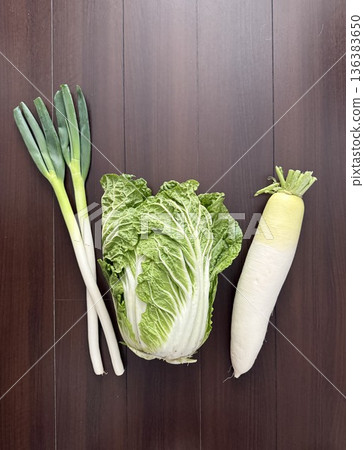 Nagasaki Prefecture-grown Hattogi leeks, Chinese cabbage, and daikon radish 136383650