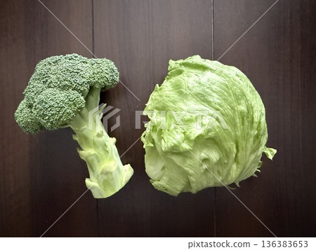 Unzen broccoli and lettuce Unzen broccoli and lettuce 136383653