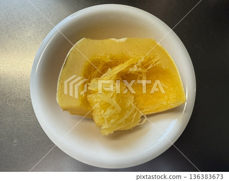 How to separate boiled thread pumpkin in a white dish 136383673