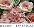Pink roses and hydrangeas 136384028