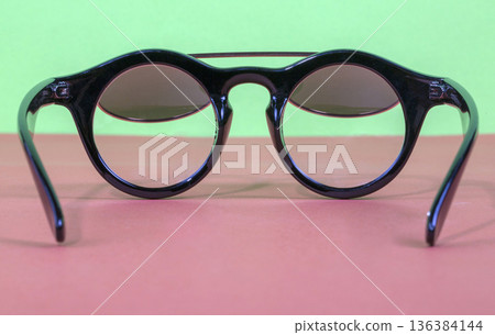 Double lens sunglasses with colored background 136384144