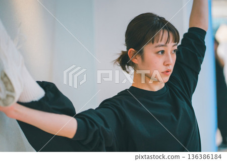 舞 舞蹈 跳舞 136386184