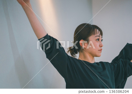 dancing, female, females 136386204