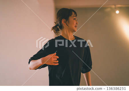 dancing, female, females 136386231