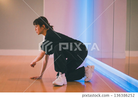 dancing, female, females 136386252