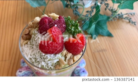 草莓菠菜冰沙 136387141