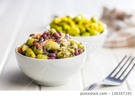 Fresh salad with edamame beans in bowl on white table. 136387191