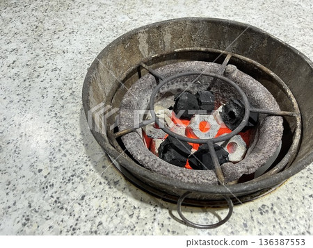 木炭爐火 136387553