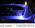 夜晚的櫻花和春季駕車背景 136387624