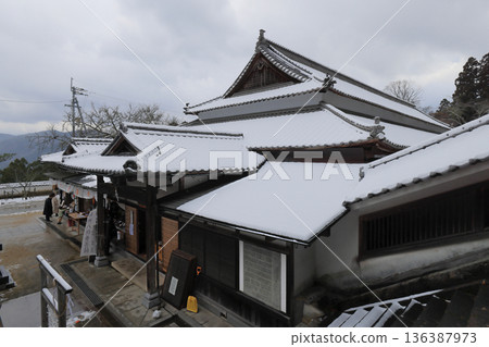 四國巡迴中的又一聖地。從護摩殿的石階上眺望，橋倉寺是四國二十大聖地中的第十五座。 136387973