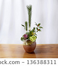 flower arrangement 136388311
