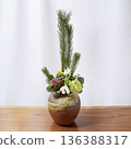 flower arrangement 136388317