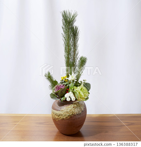 flower arrangement 136388317