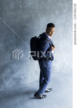 商務旅行的商人 136390236