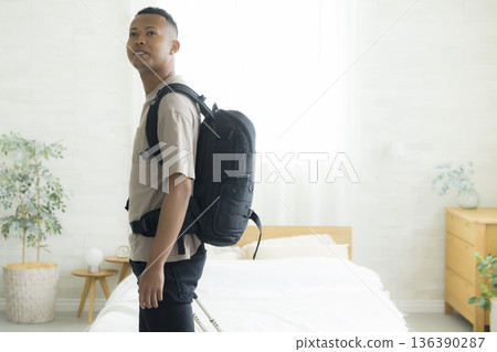 臥室旅行者 136390287
