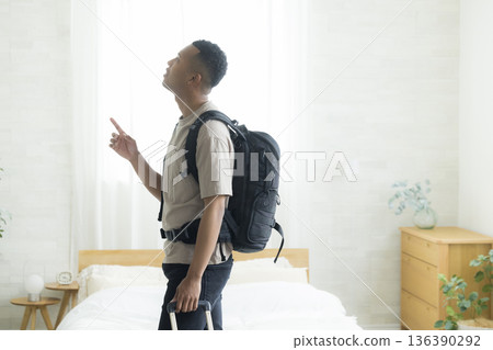 臥室旅行者 136390292