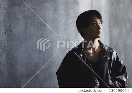 Male's portrait 136390624