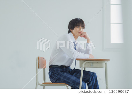 男高中生學習 136390687