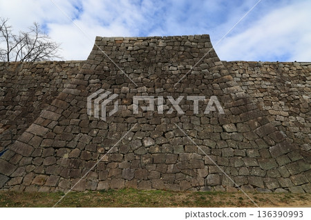 The stone walls of Marugame Castle, the castle with the highest stone walls in Japan The stone walls of Marugame Castle, the castle with the highest stone walls in Japan 136390993