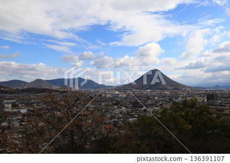 Sanuki Fuji seen from Marugame Castle, Mount Iino 136391107
