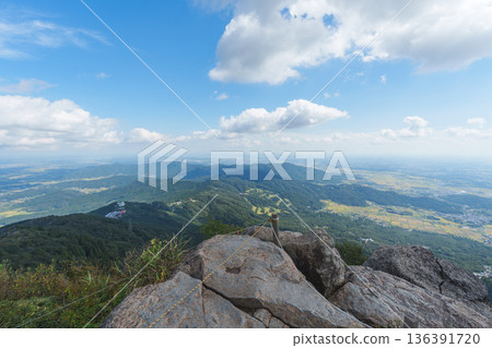 從筑波山頂俯瞰的景色 從筑波山頂俯瞰的景色 136391720