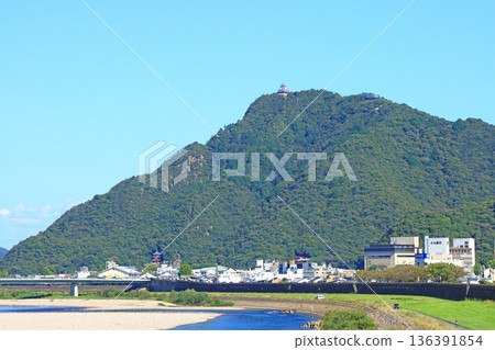 Scenery of the Nagara River and Mount Kinka in Gifu City, Gifu Prefecture Scenery of the Nagara River and Mount Kinka in Gifu City, Gifu Prefecture 136391854