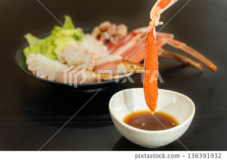 Snow crab shabu-shabu image 136391932