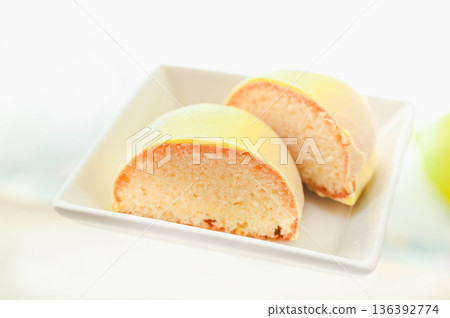 Refreshing yellow lemon cake Refreshing yellow lemon cake 136392774