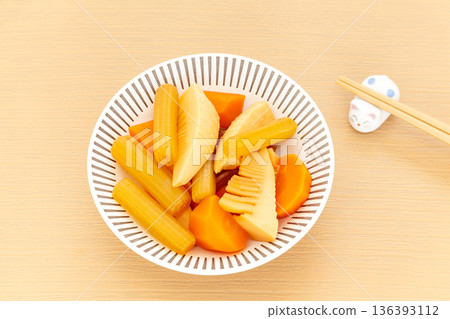 Boiled butterbur, bamboo shoots, and carrots Boiled butterbur, bamboo shoots, and carrots 136393112