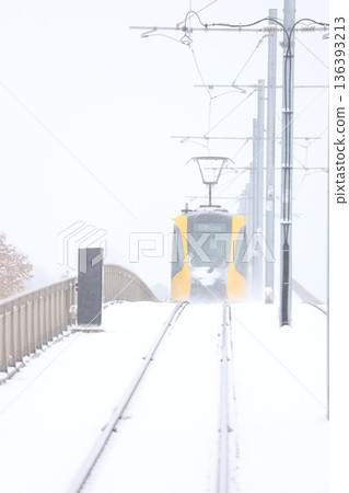 宇都宮輕軌和厚厚的積雪 136393213