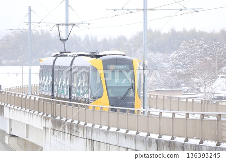 宇都宮輕軌和厚厚的積雪 宇都宮輕軌和厚厚的積雪 136393245