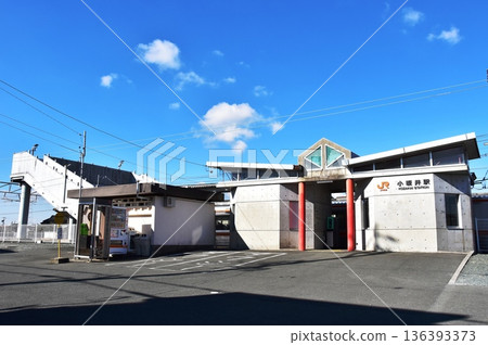 Toyohashi City, Iida Line Kozakai Station and blue sky Toyohashi City, Iida Line Kozakai Station and blue sky 136393373