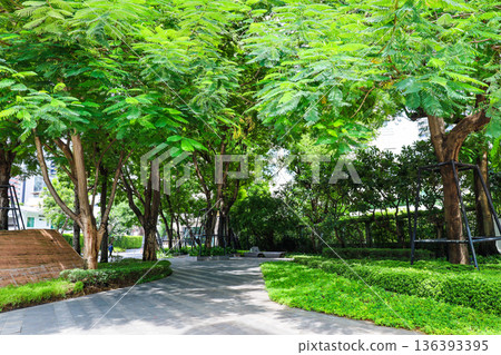 綠建築入口 綠建築入口 136393395