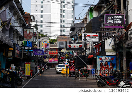 清晨，泰國芭達雅的LK Metro 136393432