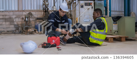 worker, helmet, construction 136394605
